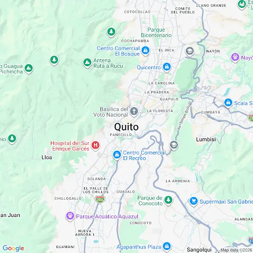 Fachada de edificio corporativo en el distrito financiero de La Carolina, Quito
